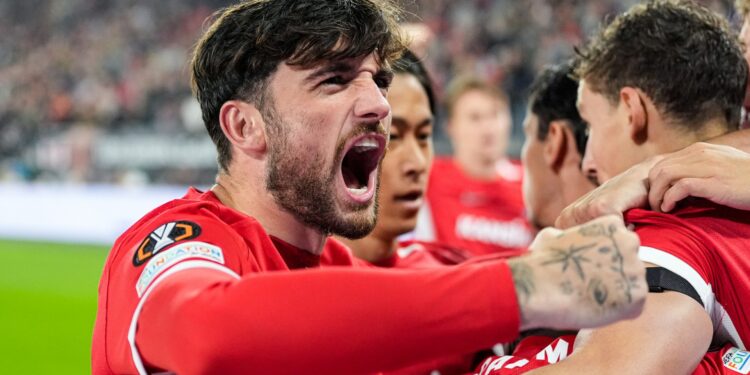 Moment Republic of Ireland star Troy Parrott becomes hero as he nets late winner for AZ Alkmaar in Europa League clash