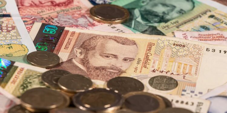 Bulgarian employers oppose government’s minimum wage hike plans – Euractiv