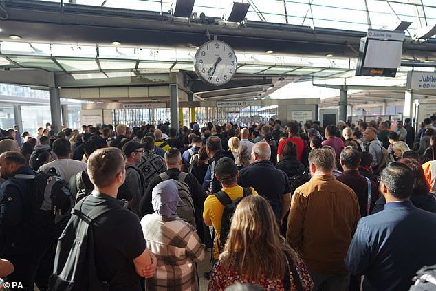 Huge crowds by the Jubilee line platforms at Stratford station following a strike in June 2022