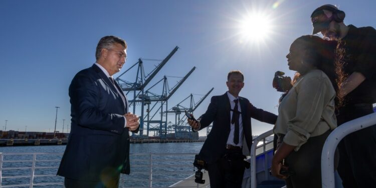 Croatia prime minister tours Port of Los Angeles with 20-member delegation – Daily Breeze