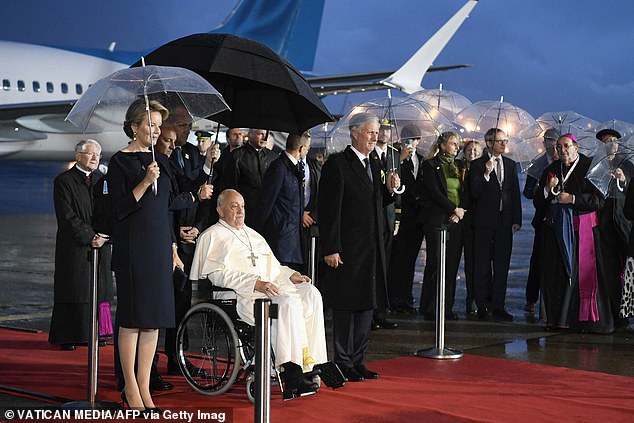 Despite the rain, a huge welcome party came out to welcome the religious leader to mark the beginning of his four-day apostolic journey to Luxembourg and Belgium