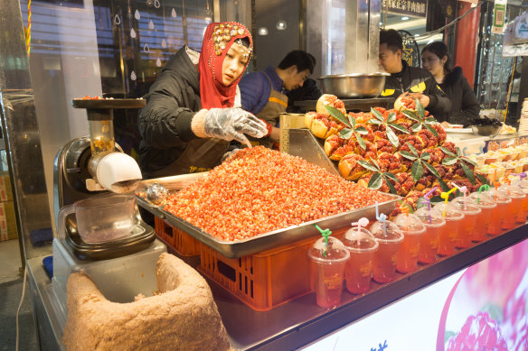 In Xian’s Muslim Quarter stalls sell pomegranate juice. 