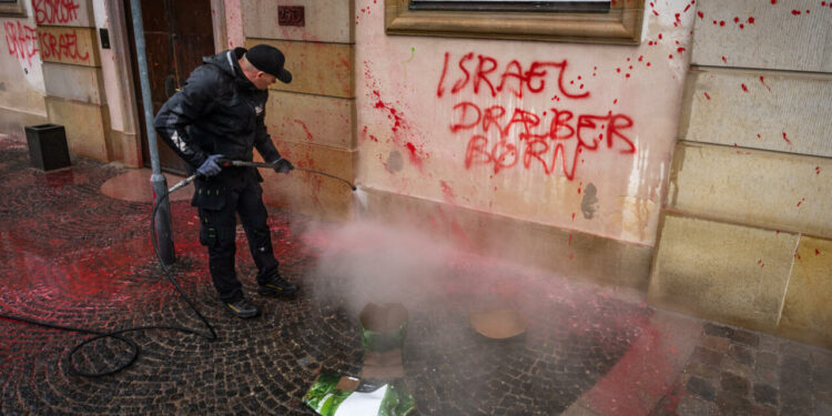 Danish foreign ministry spray-painted with anti-Israeli messages