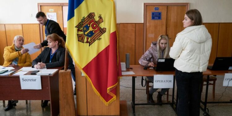 Moldova prepares to vote in high stakes EU referendum and presidential election – Euractiv