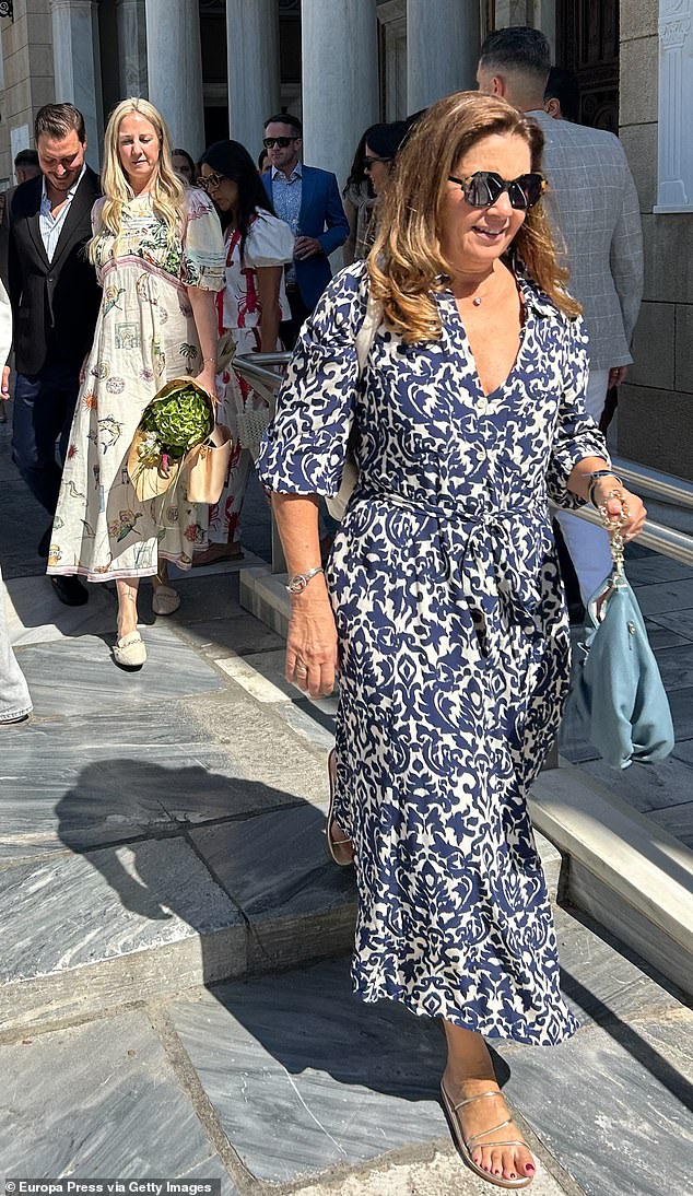 Alexia was effortlessly elegant in a white and navy frock, accessorised with a pair of sunglasses and a matching blue handbag