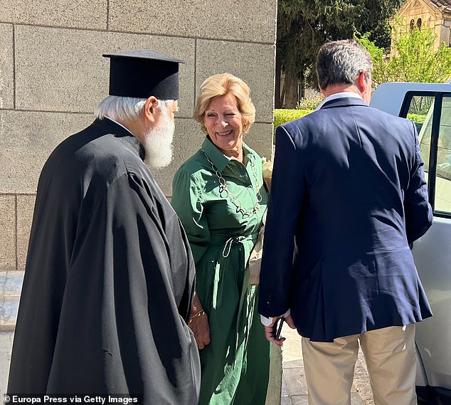 Anna Maria beamed as she was seen at the Cathedral in her summery ensemble today. She styled her blonde tresses in waves