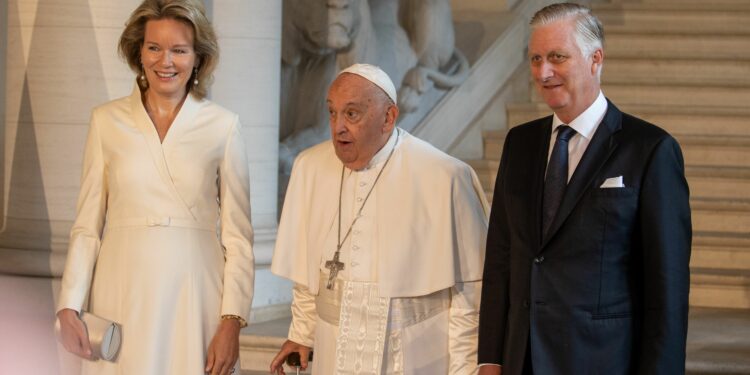 PHOTOS: Pope Francis meets king and queen of Belgium at Laeken Castle