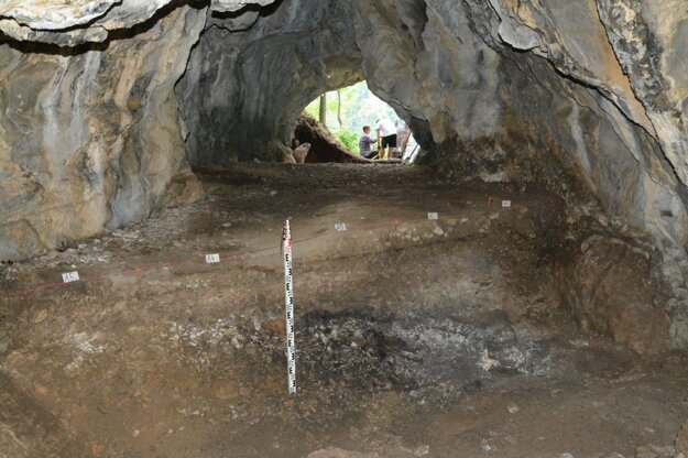 The Hučivá diera cave.