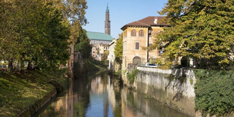 Beautiful Italian city with hardly any tourists and famous neighbours | World | News