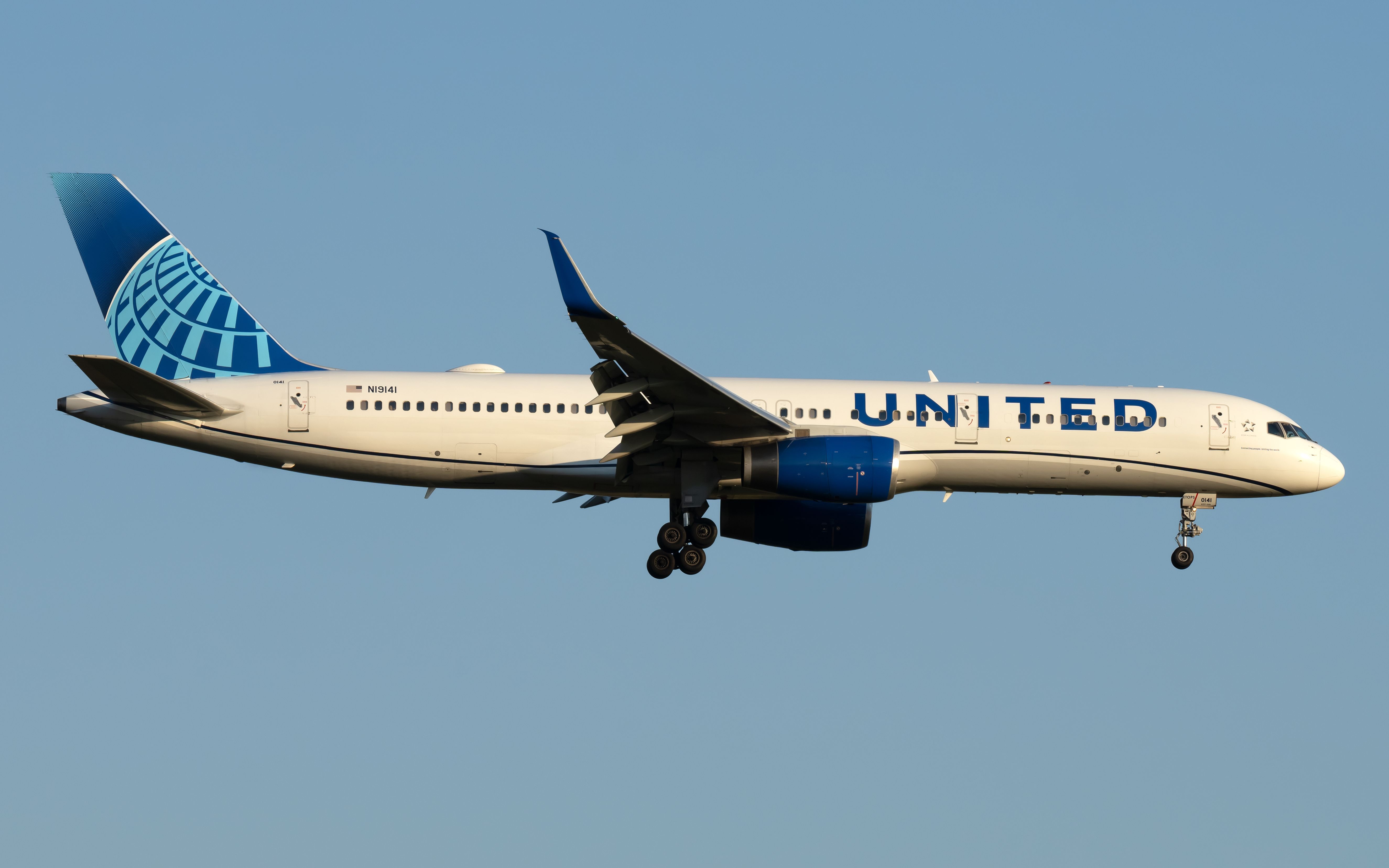 United Airlines Boeing 757-200 