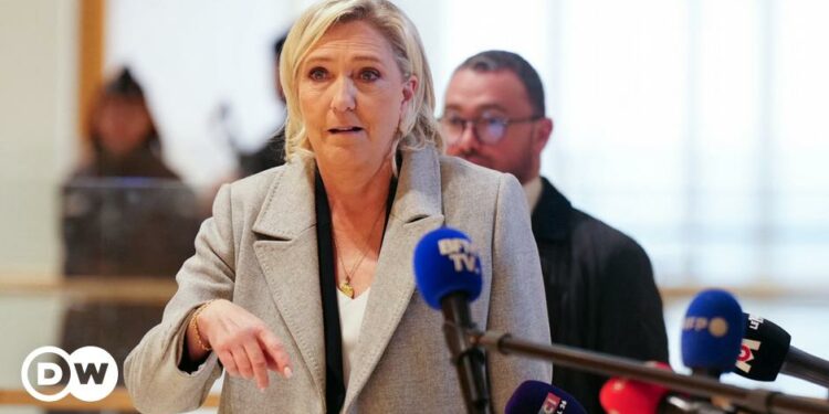 France's Le Pen on trial for alleged misuse of EU funds – DW – 09/30/2024