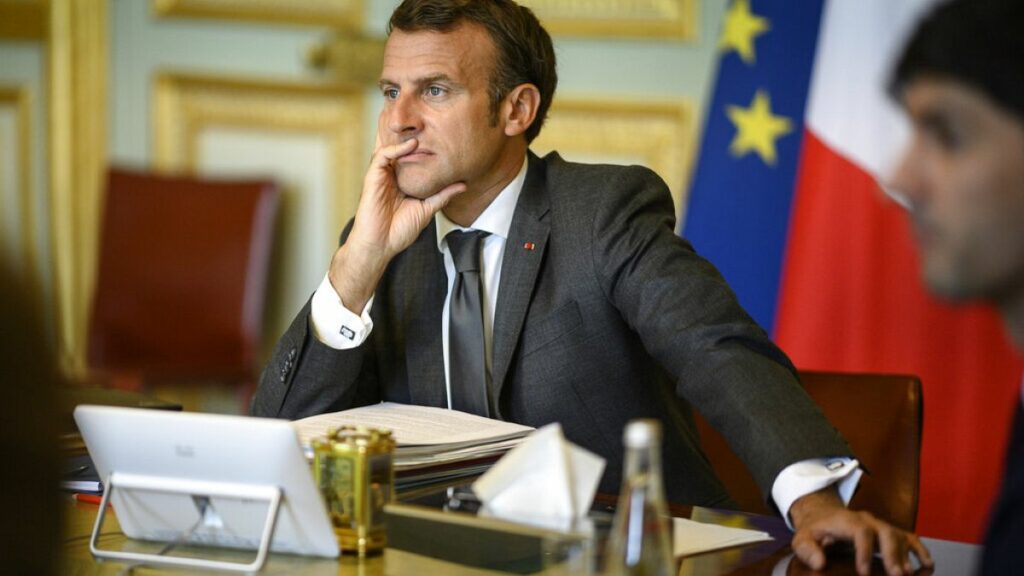 French bond yield surpasses Spain’s as investors mull budget woes