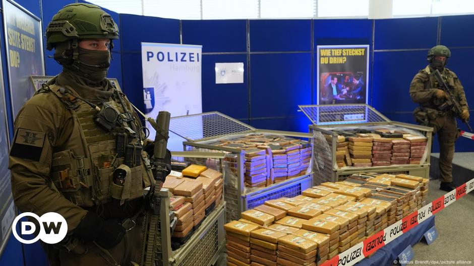 Hamburg police seize 2 tons of cocaine worth €100M – DW – 09/27/2024