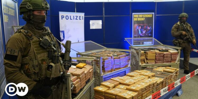 Hamburg police seize 2 tons of cocaine worth €100M – DW – 09/27/2024