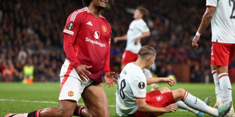 Manchester United Held At Home By FC Twente To Start Europa League Campaign