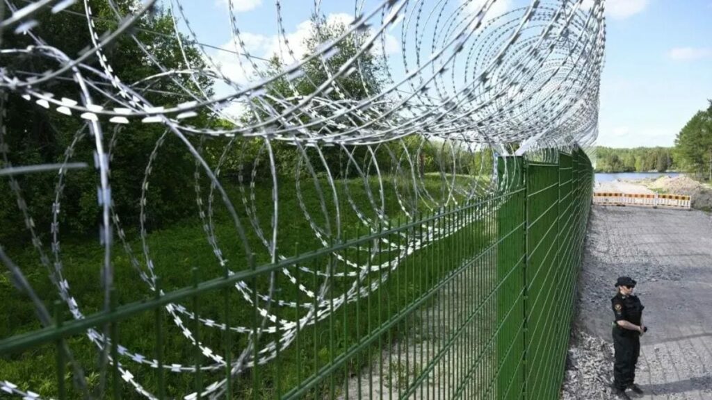 Norway considers border fence with Russia, following Finland's example – Firstpost