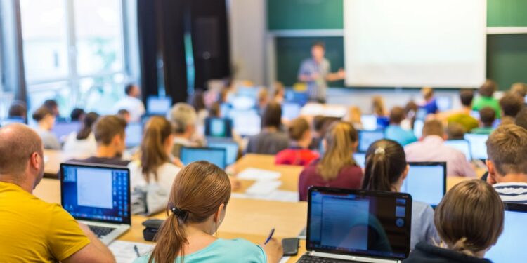 students-at-a-workshop-at-university-netherlands-in-lecture-hall