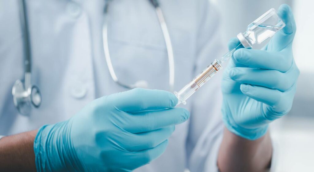 Polish health ministry announces arrival of COVID-19 vaccines from Latvia in October