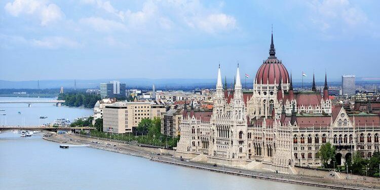 Weak investments in Hungary drag growth