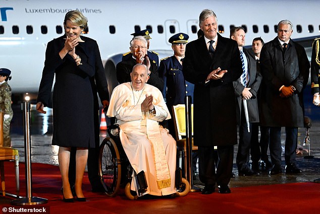 The King, Queen and Pope broke into a round of applause as they stood on the red carpet