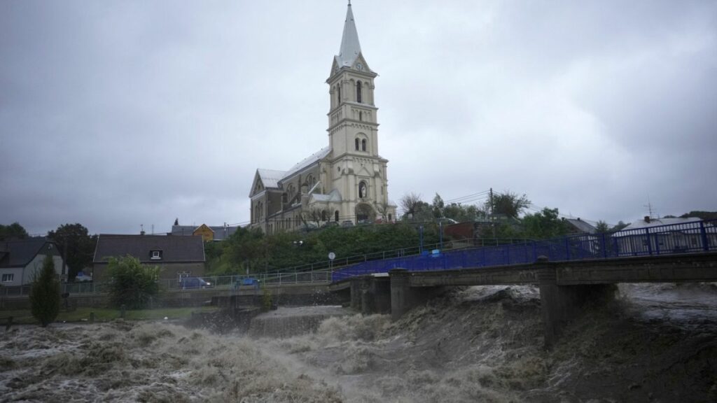 Video. Severe floods in Central Europe turn deadly in Poland and Austria