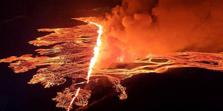 Iceland volcano eruption releases gigantic toxic gas cloud flying towards Europe
