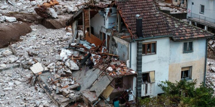 Bosnia floods kill at least 21 people, leaves dozens missing