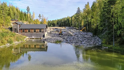 Mikko Nikkinen/Storymakers Dam removal is a meticulously planned and lengthy engineering work (Credit Mikko Nikkinen/ Storymakers)