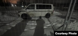 Dragan's photo of the white van in which Dima took him from Vnukovo airport to Alabino.