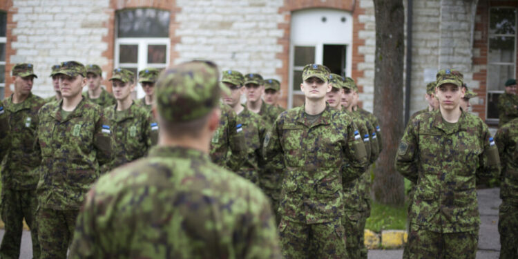 Estonian Conscripts Graduate From Signal Battalion