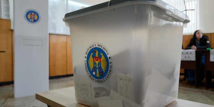 Moldova alleges pro-Russian vote-buying scheme ahead of key vote – Euractiv