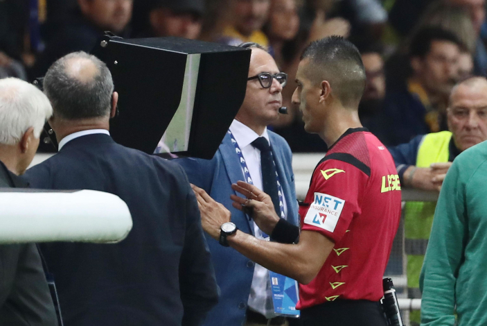 Controversial penalties and VAR chaos dominate Serie A weekend