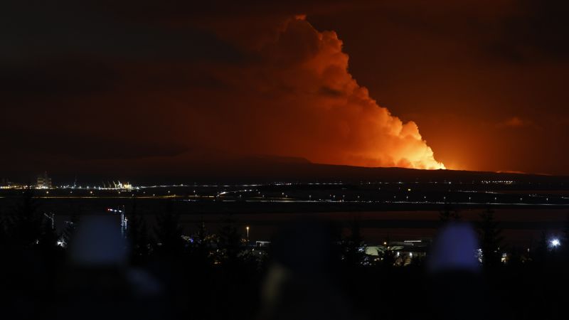 Iceland: Volcano erupts on Reykjanes peninsula