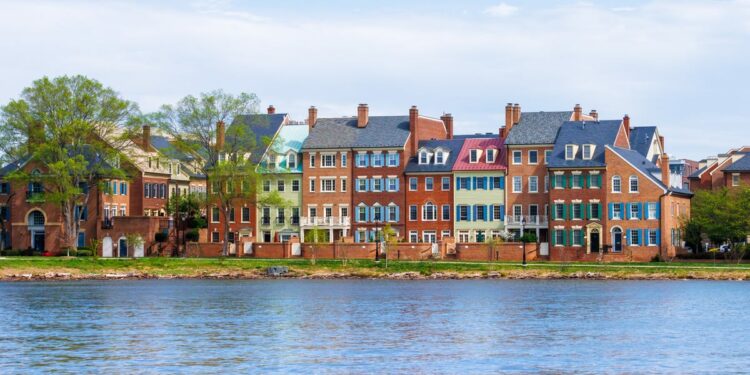 American Beach Towns That Look Like Europe — Cute Beach Towns