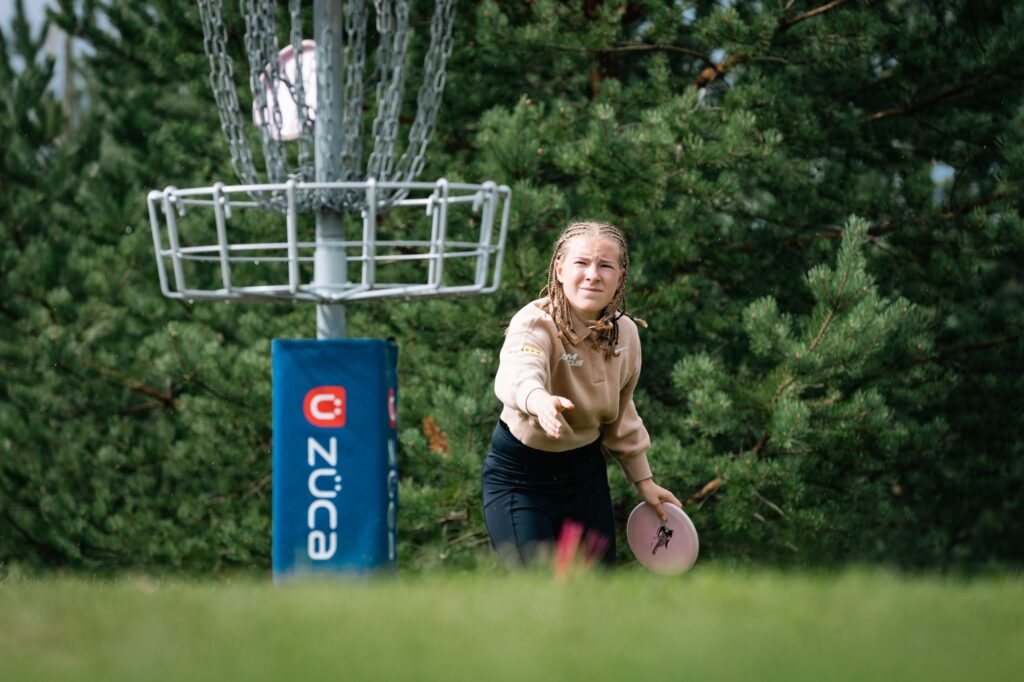 [Frisbeegolfmedia] A 15-year-old FPO player from Finland is making the trip to Rock Hill for Throw Pink