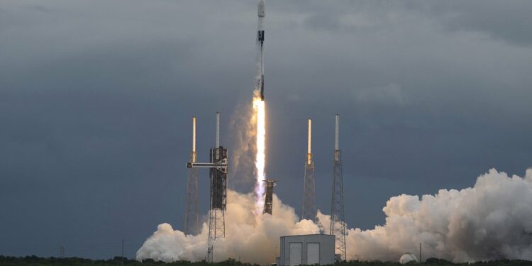 Hera asteroid mission launches to the sky.