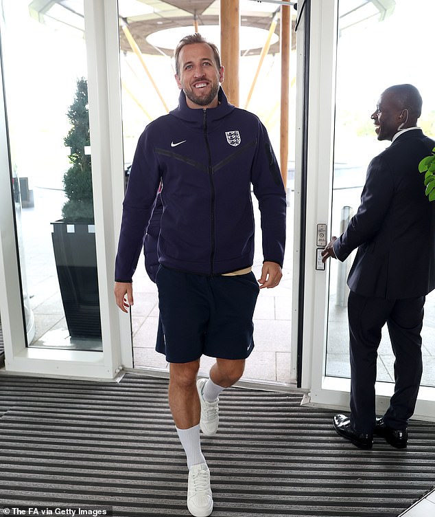 Harry Kane joined up with the England squad despite giving Lee Carsley an injury scare