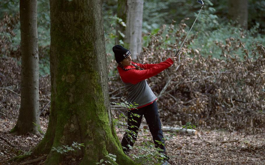 Sophie Pezel watches her shot.