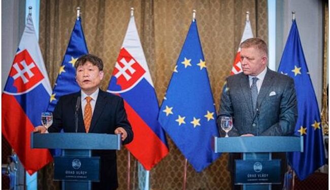 This photo provided by Hyundai Mobis Co. shows Slovak Prime Minister Robert Fico (R) and Hyundai Mobis President Lee Gyu-suk at a signing ceremony for an investment agreement between the South Korean company and the Slovak government in Bratislava on Oct. 15, 2024. (Image courtesy of Yonhap)