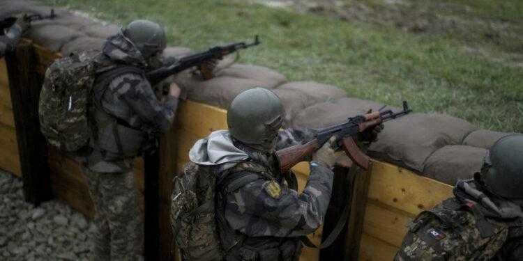 Ukrainian soldiers get crash course in combat at French military base