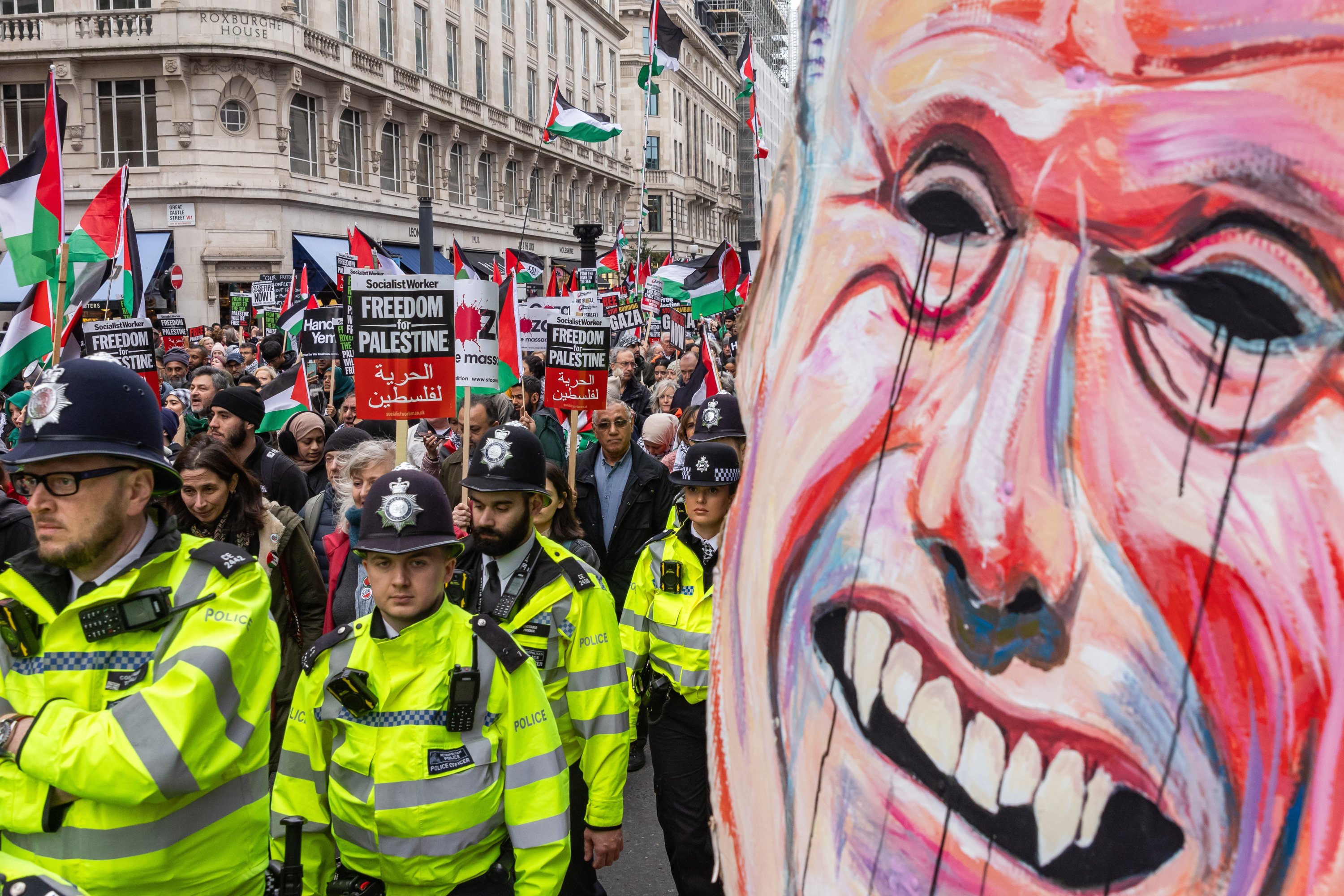 Protesters pass a huge mask of Keir Starmer, then-leader of the opposition Labour Party, during a march to call for an immediate cease-fire in Gaza, London, U.K., Feb. 3, 2024. (Getty Images Photo)