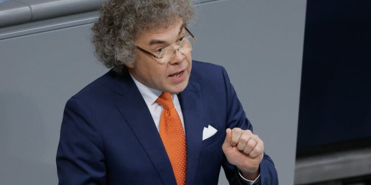 German far right quarrels over MP who teaches music in Moscow academy – POLITICO
