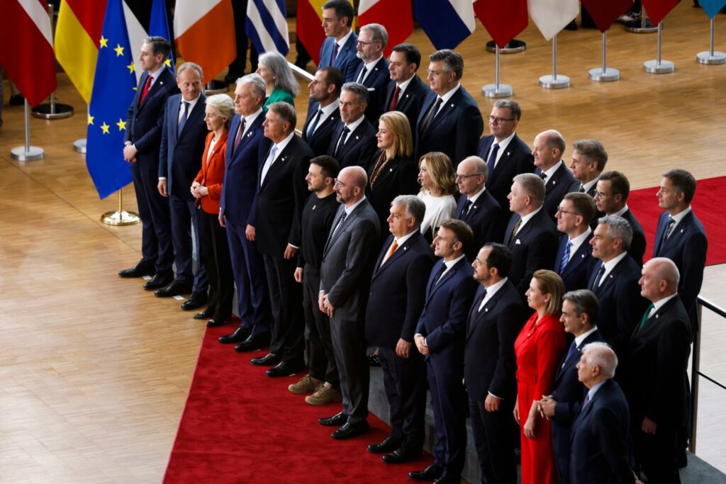 EU leaders urge new laws to speed up migrant returns