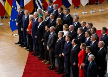 EU leaders urge new laws to speed up migrant returns