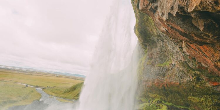 10 Incredible Experiences To Have In Iceland - Hand Luggage Only