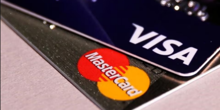 Cards now Greeks’ favorite payment means