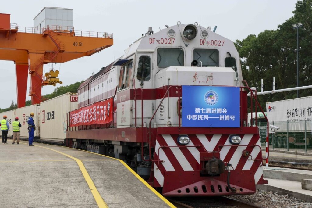 1st ‘Jinbo’ China-Europe freight train arrives in Shanghai
