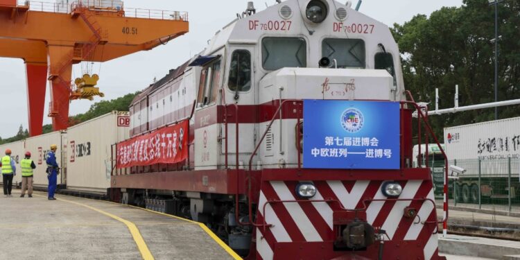 1st ‘Jinbo’ China-Europe freight train arrives in Shanghai