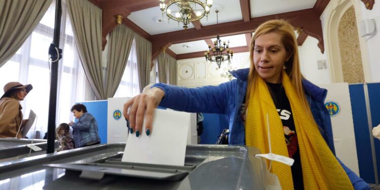 Moldova EU vote too close to call with 98% counted