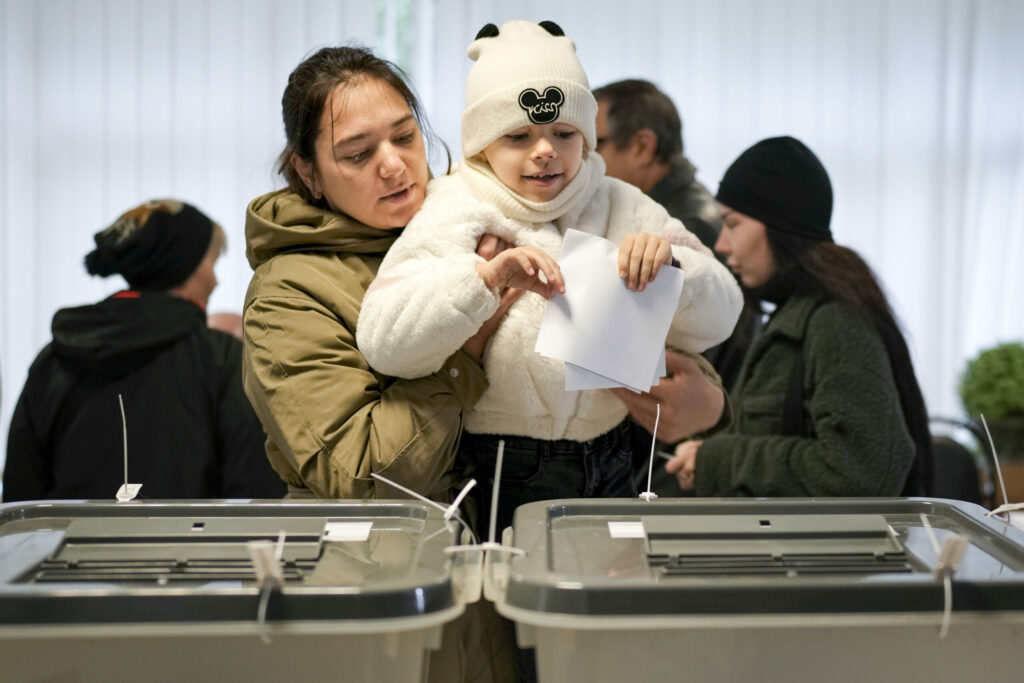Moldovans, Endorsing Tilt Toward Europe, Fend Off Moscow’s Electoral Dirty Tricks — but Just Barely